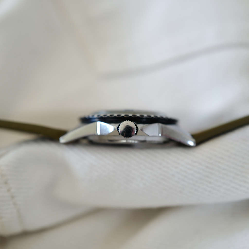 Montre plongée vintage cadran bleu Montre plongée vintage cadran bleu