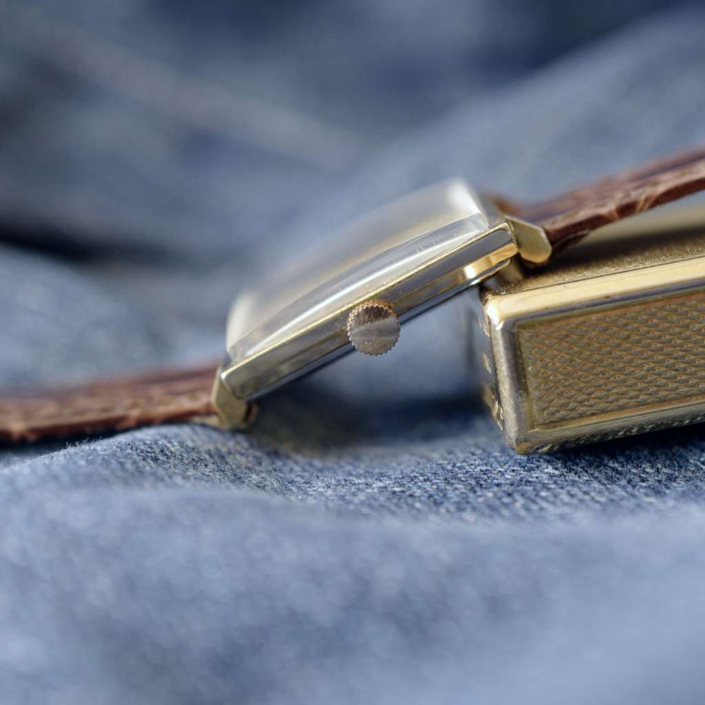 Montre ancienne révisée pour homme pour femme carré Montre ancienne révisée pour homme pour femme carré