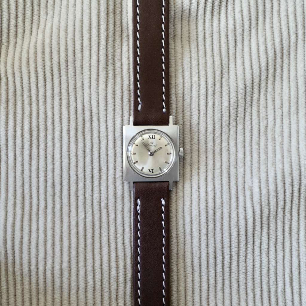 Montre femme double-tour ancienne mécanique manuelle