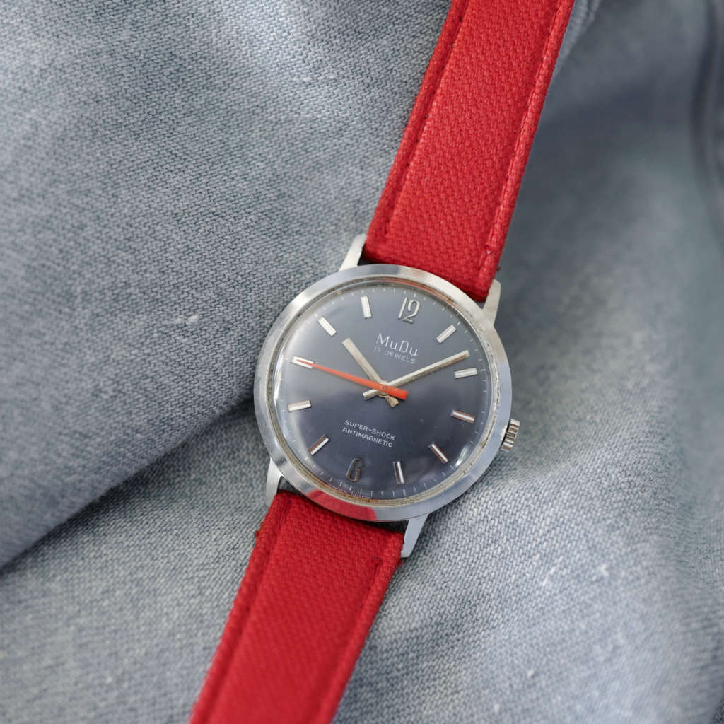 Montre cadran bleu vintage