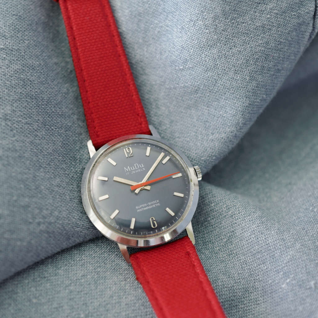 Montre fond bleu vintage MuDu