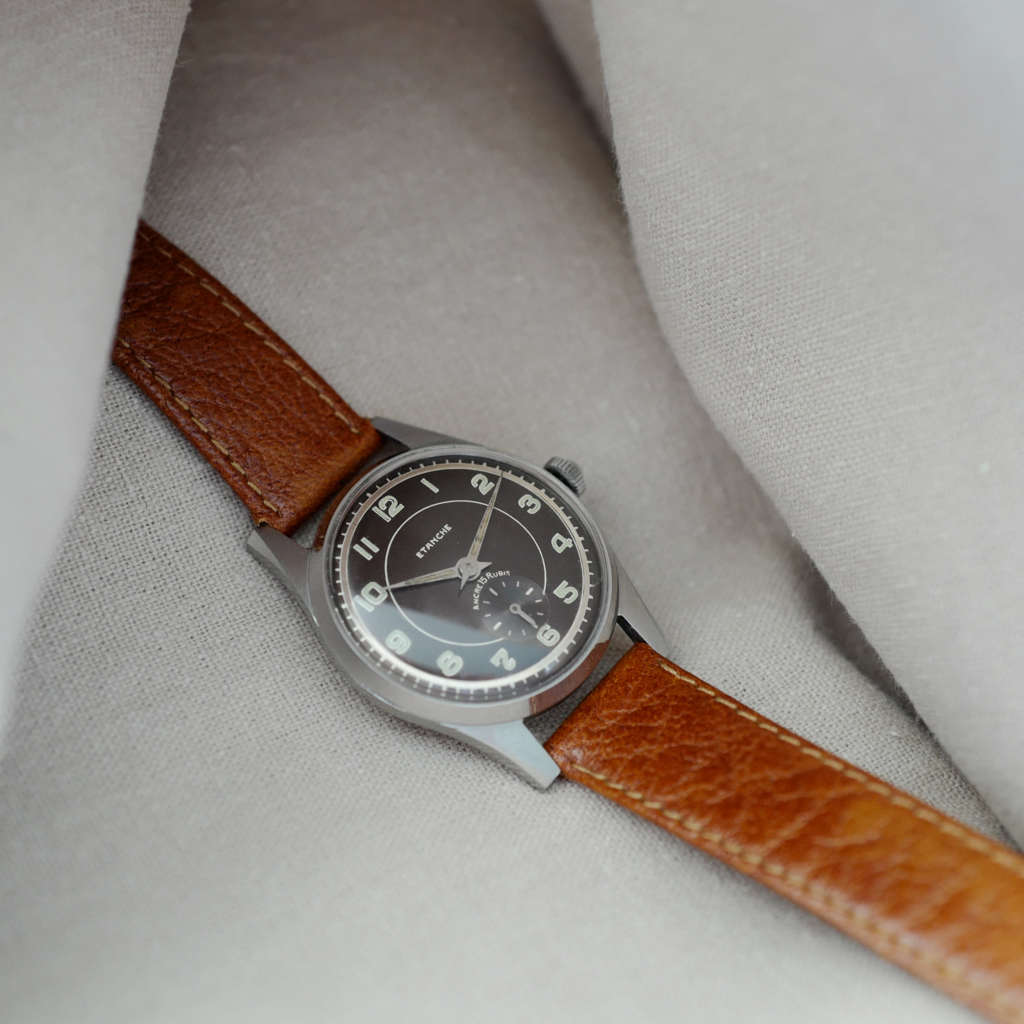 Montre fond patiné vintage