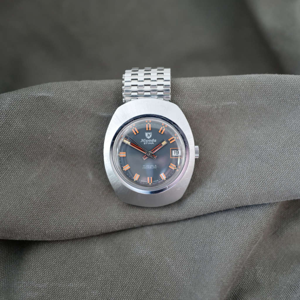 Montre vintage super état Nivada