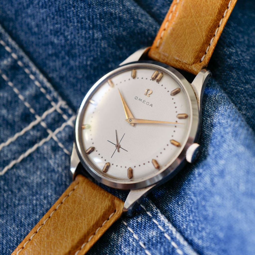 Vintage Omega oversize military militaire cadran guilloché nid d'abeille