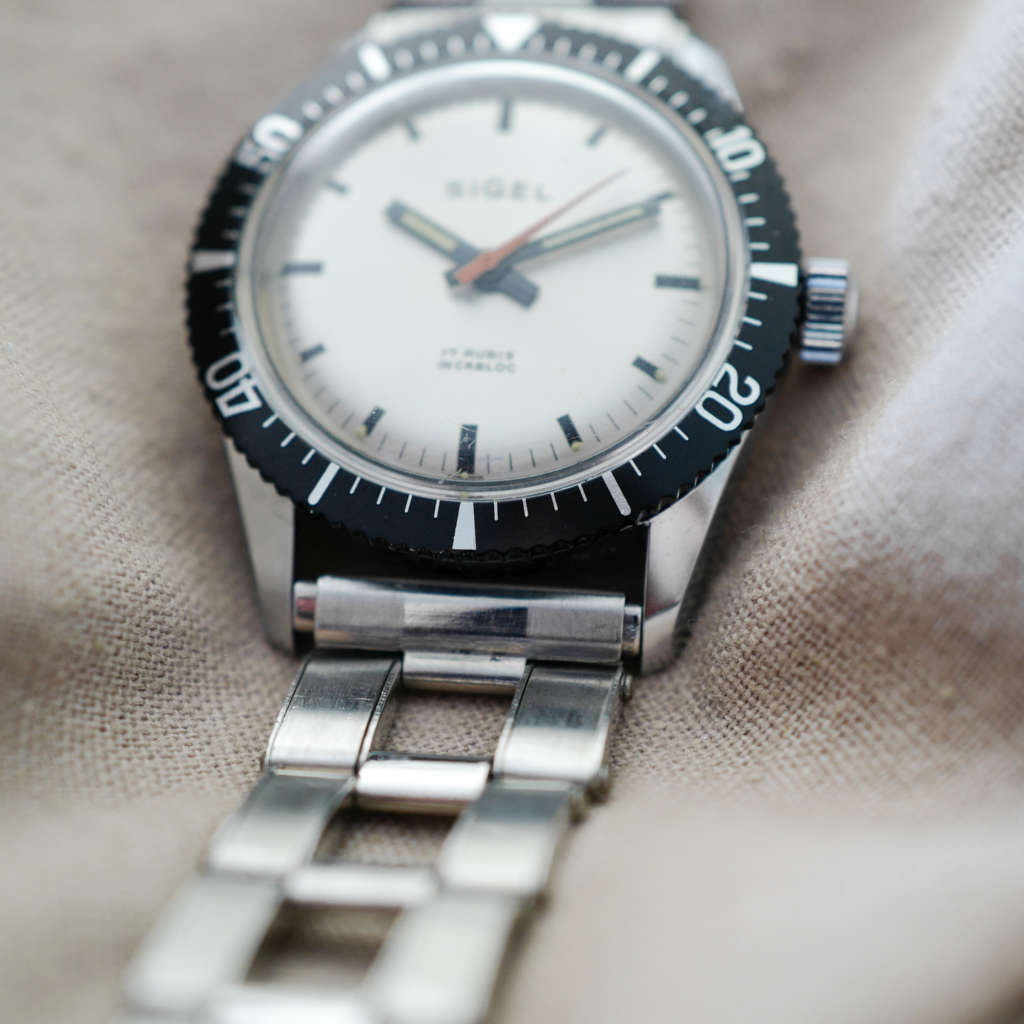 Montre de plongée vintage ancienne Montre de plongée vintage ancienne