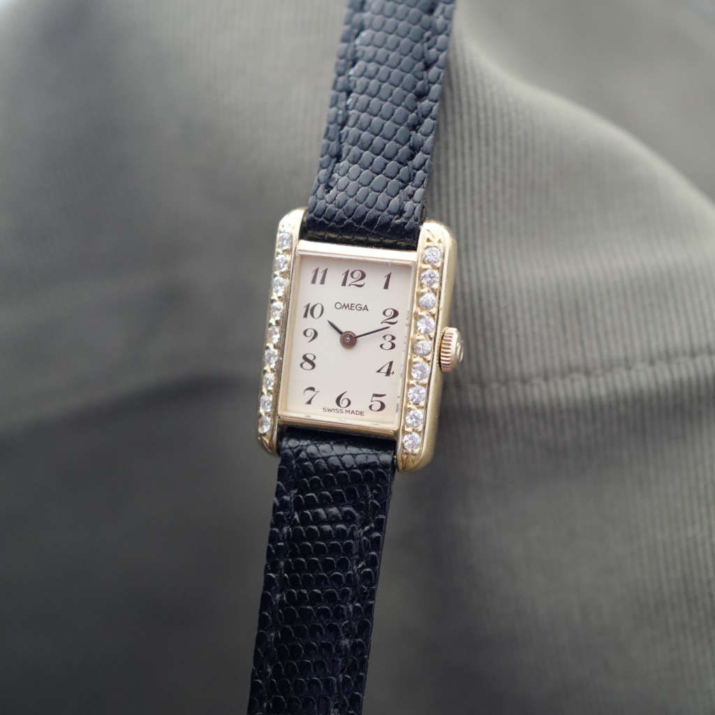 Mini montre Omega Tank or et diamant vintage Mini montre Omega Tank or et diamant vintage