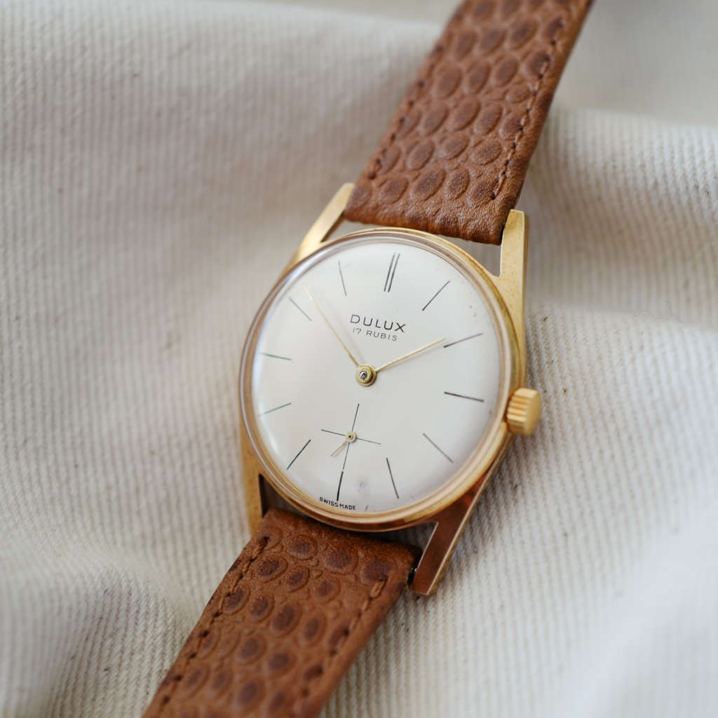 Montre vintage Dulux cadran blanc boitier doré Montre vintage Dulux cadran blanc boitier doré