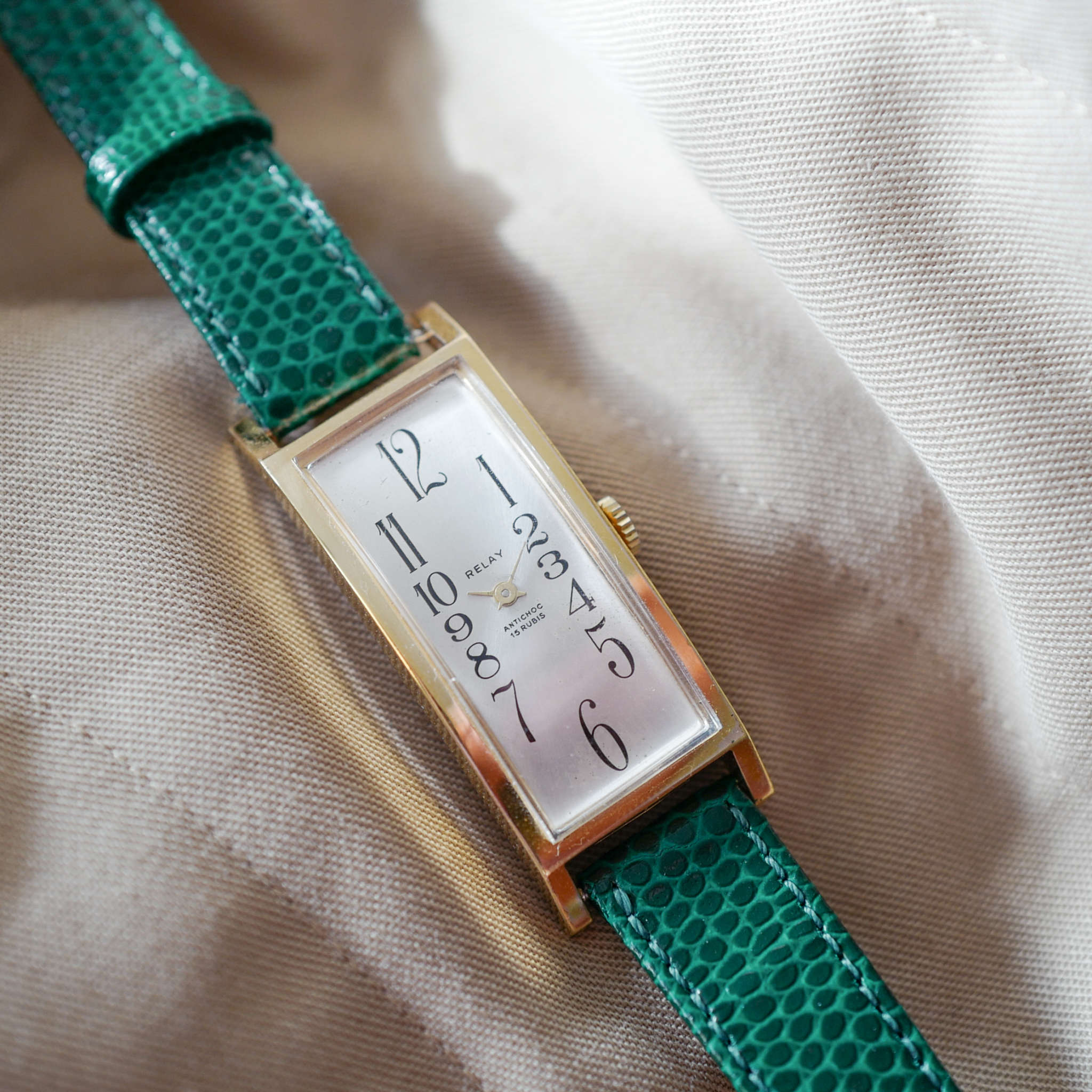 Montre Vintage Femme Greenland - Mécanique Manuelle, Boîtier Blanc, Cadran Argenté - Occasion
