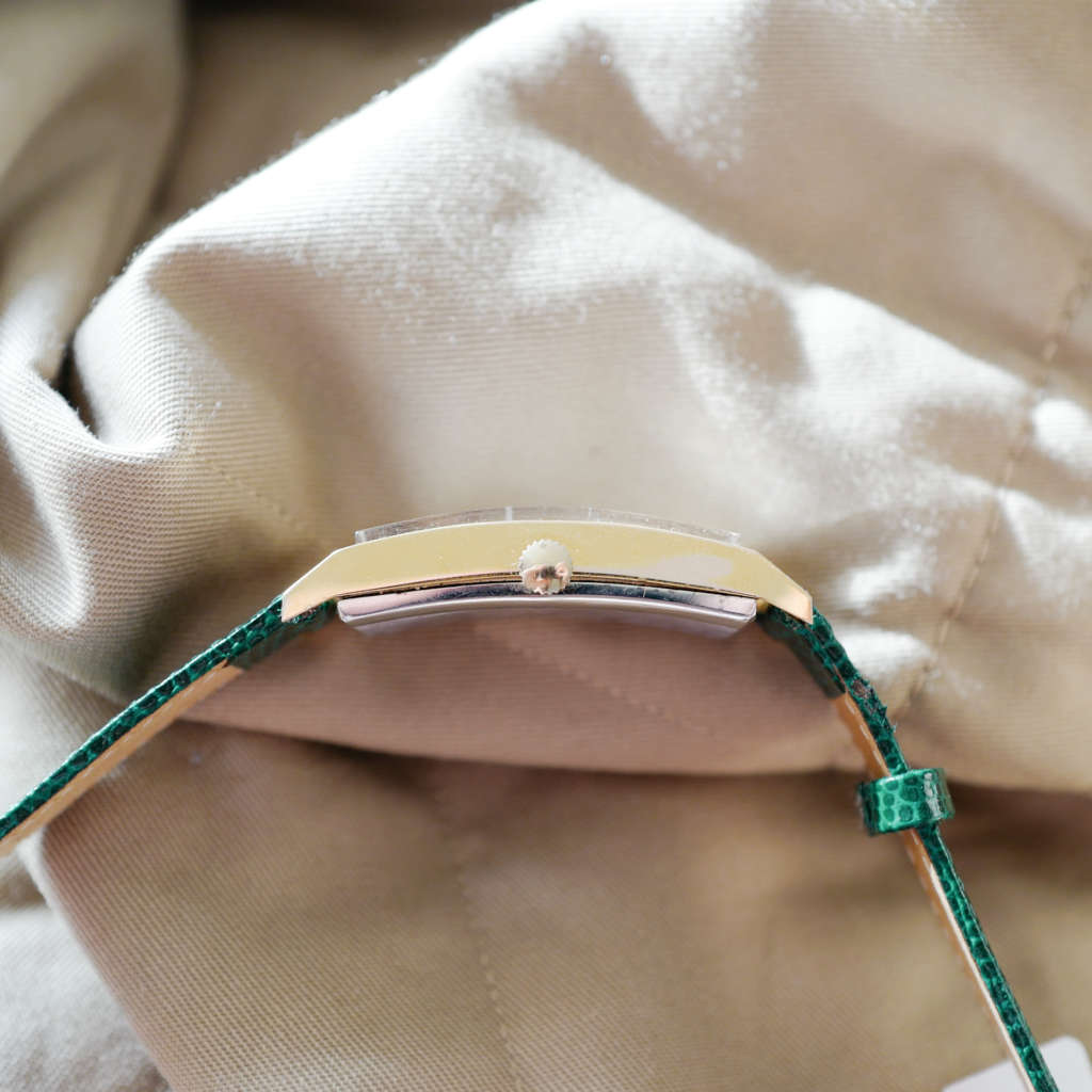 Montre femme rectangulaire vintage Montre femme rectangulaire vintage