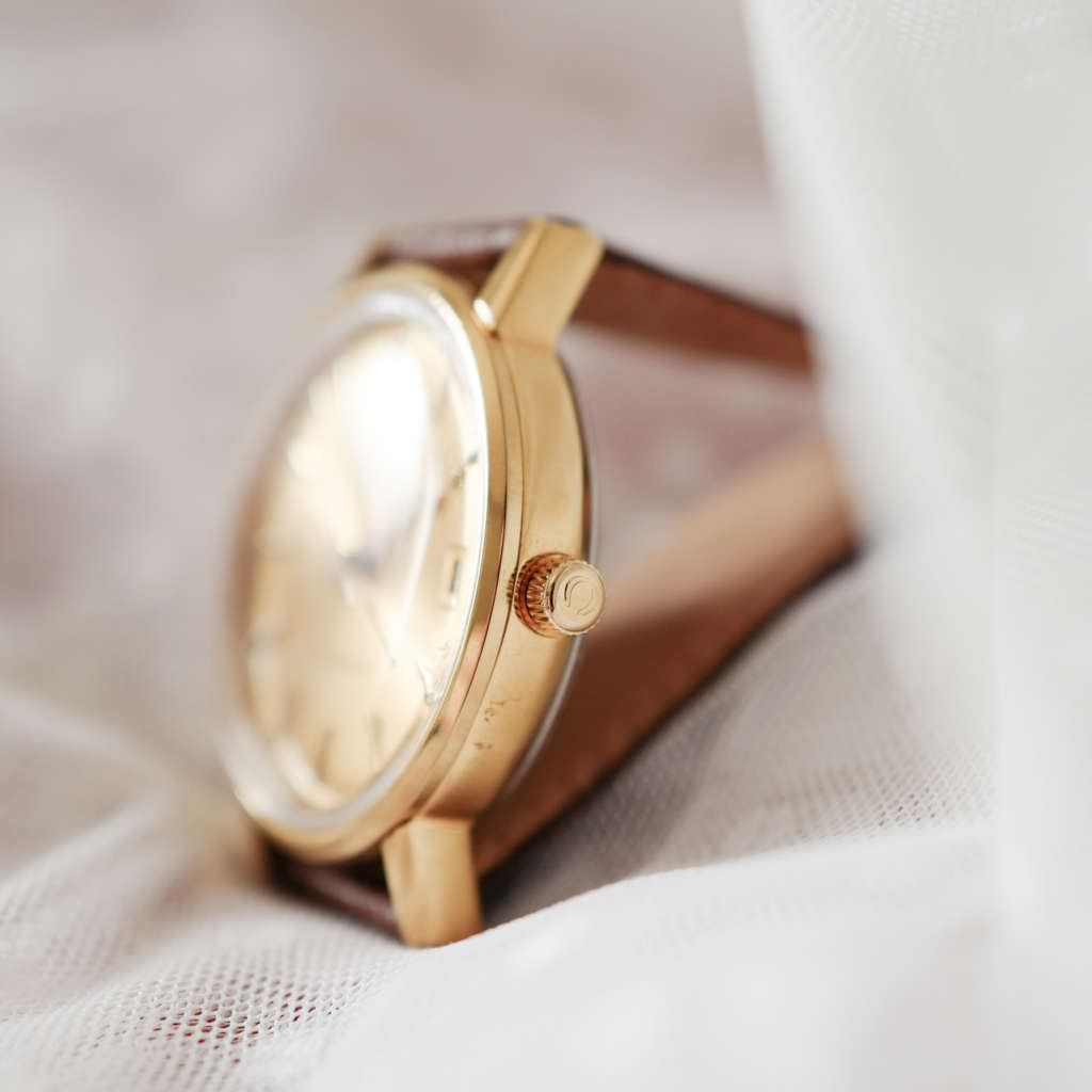 Omega Genève dorée