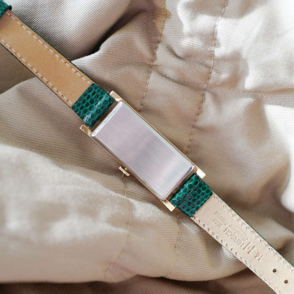 Vintage montre ancienne tank cintrée Vintage montre ancienne tank cintrée