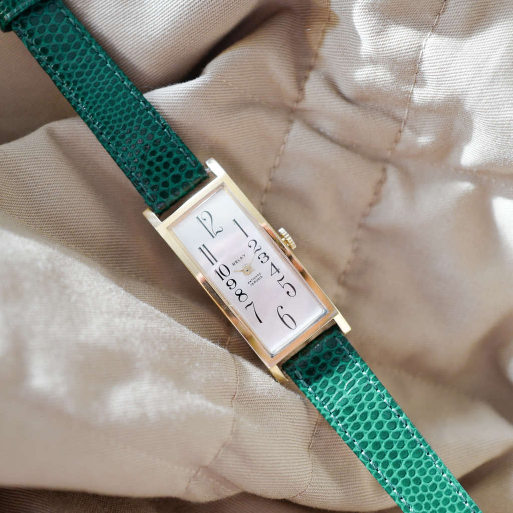 Vintage montre tank cintrée ancienne Vintage montre tank cintrée ancienne