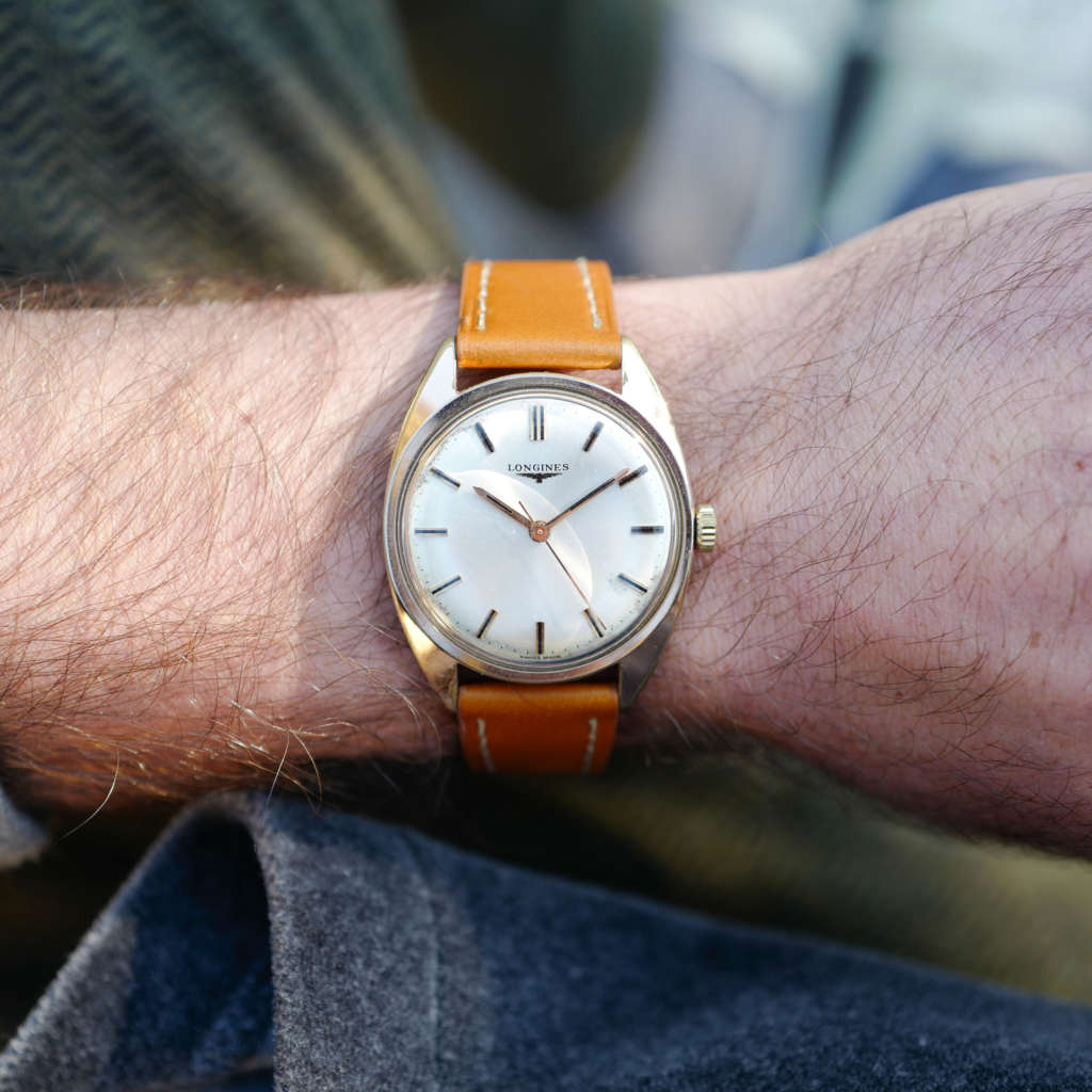 Jolie classique montre Longines de costume