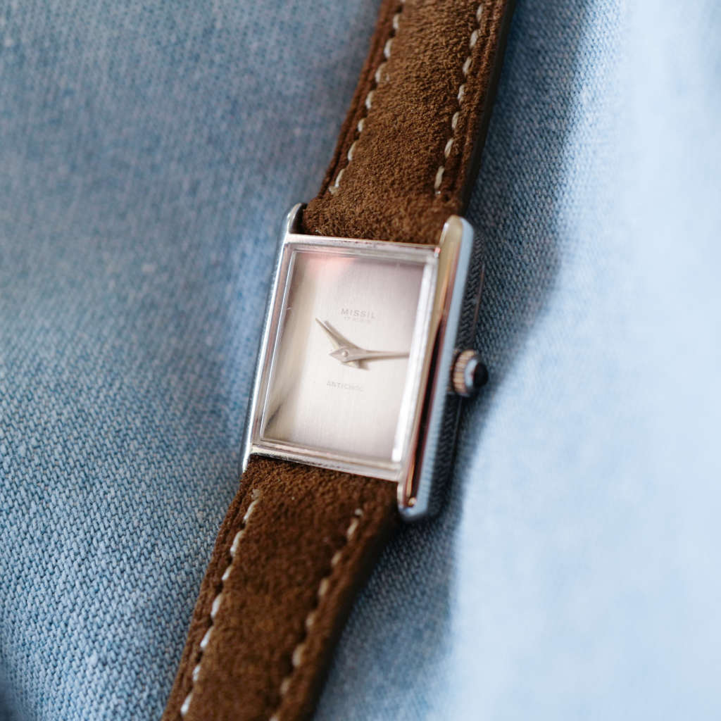 Jolie montre ancienne cadran gris acier rectangle