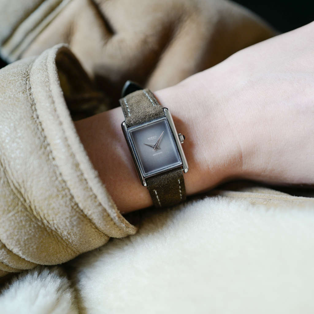 Jolie montre tank style Cartier ancienne