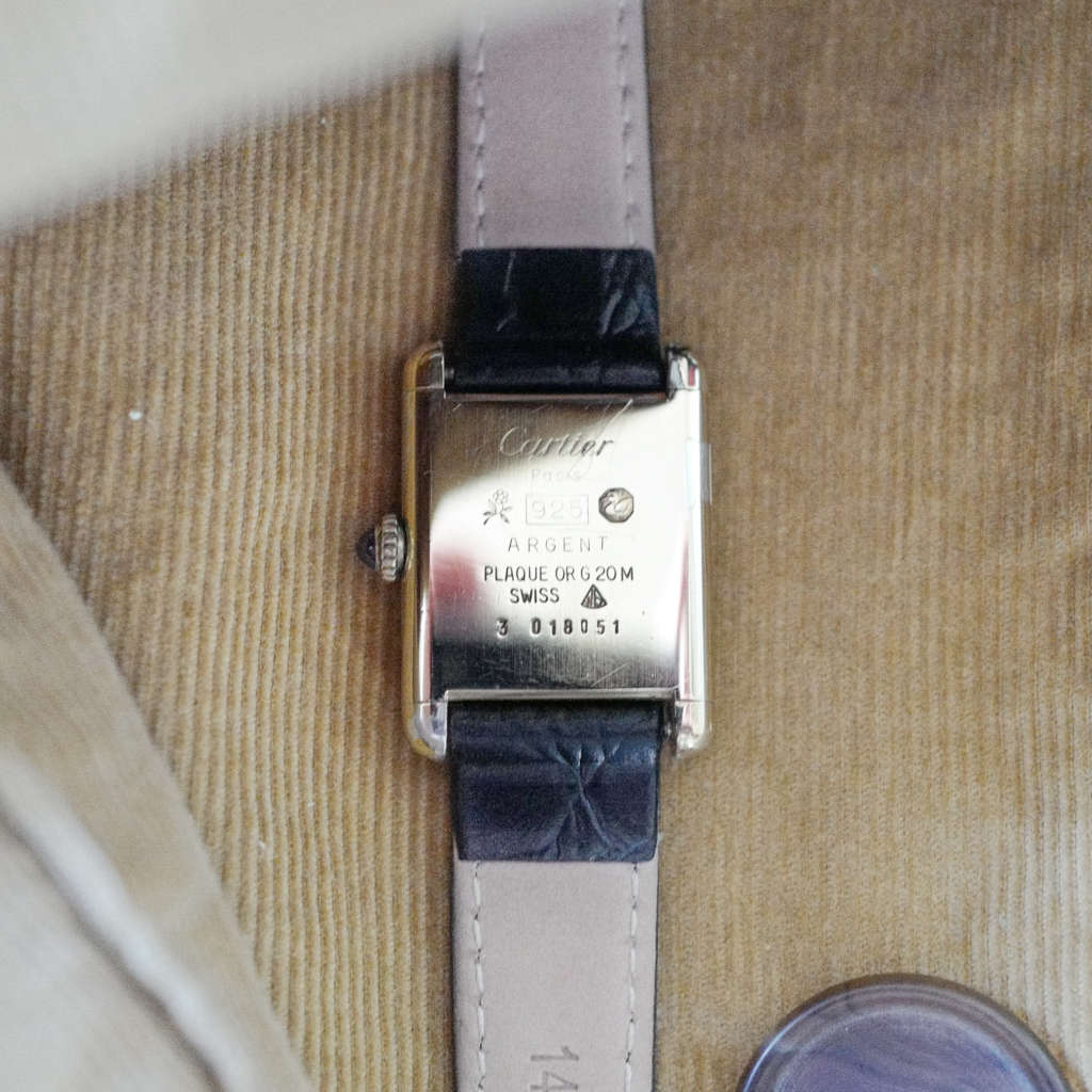 Vintage montre femme Cartier dorée cadran noir chiffres romains Vintage montre femme Cartier dorée cadran noir chiffres romains