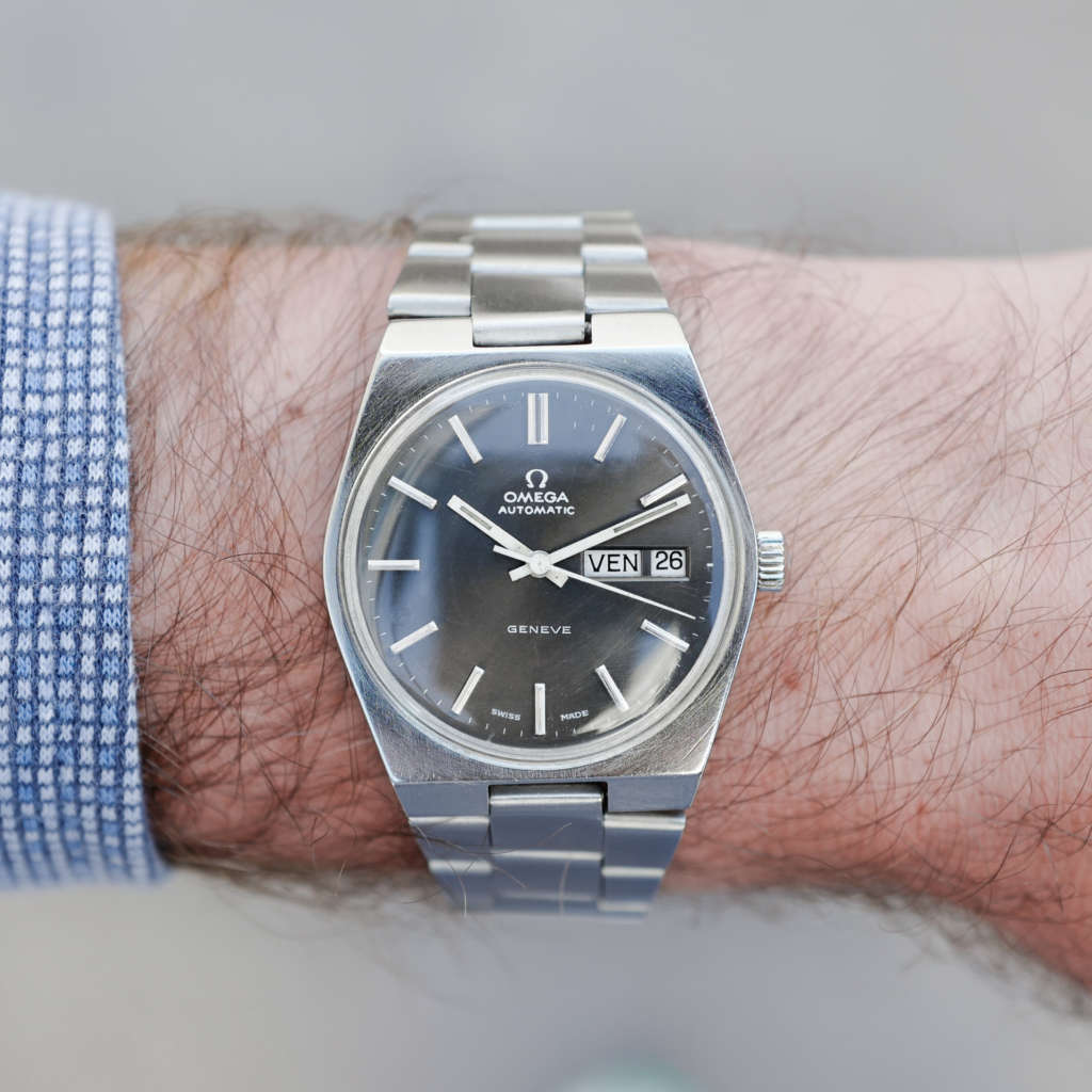 Vintage montre Omega Genève cadran gris Vintage montre Omega Genève cadran gris