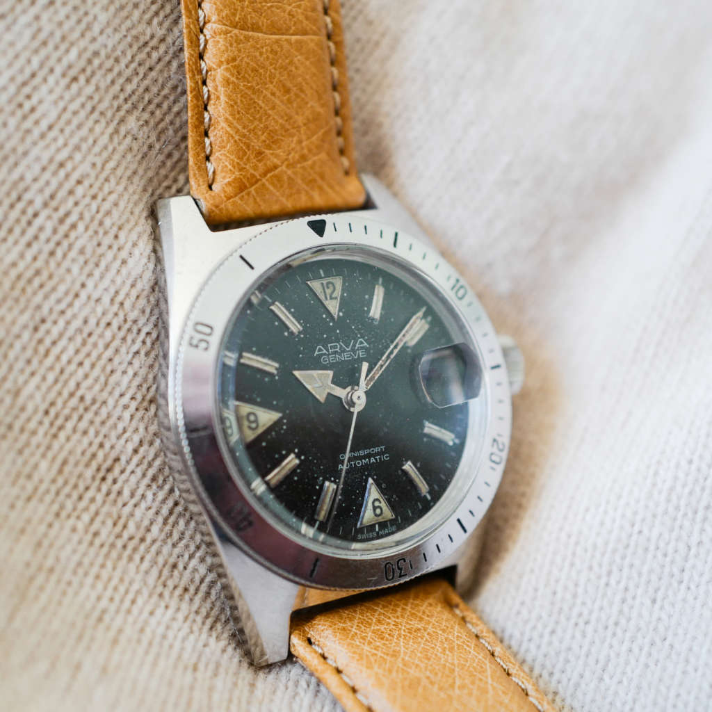 Montre homme acier cadran noir vintage patine