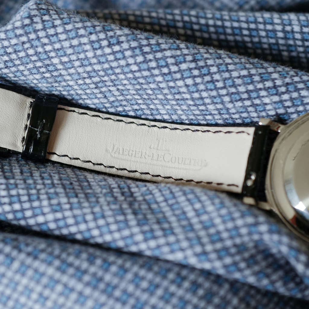 Jaeger LeCoultre cuir noir vintage mécanique Jaeger LeCoultre cuir noir vintage mécanique