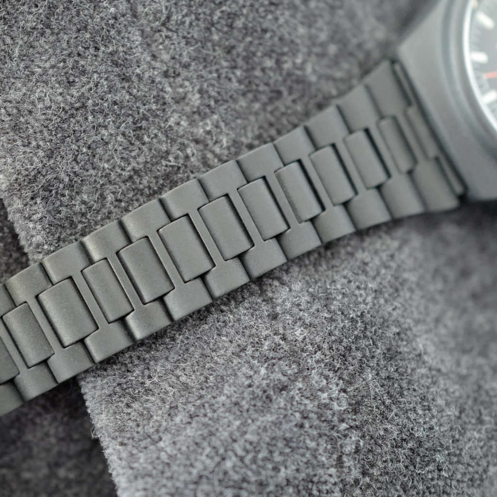 Porsche Design Orfina femme 28mm neuve de stock PVD noir Porsche Design Orfina femme 28mm neuve de stock PVD noir