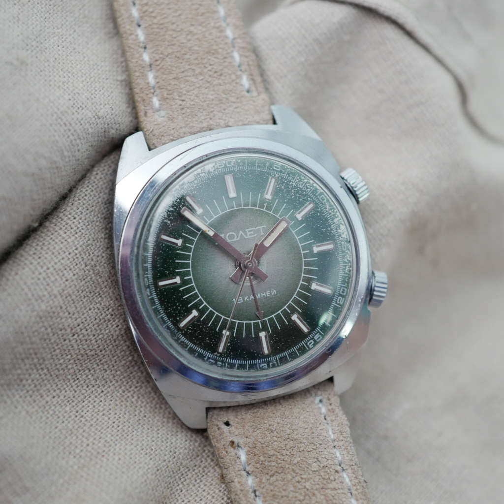 Jolie montre réveil ancienne Poljot Jolie montre réveil ancienne Poljot