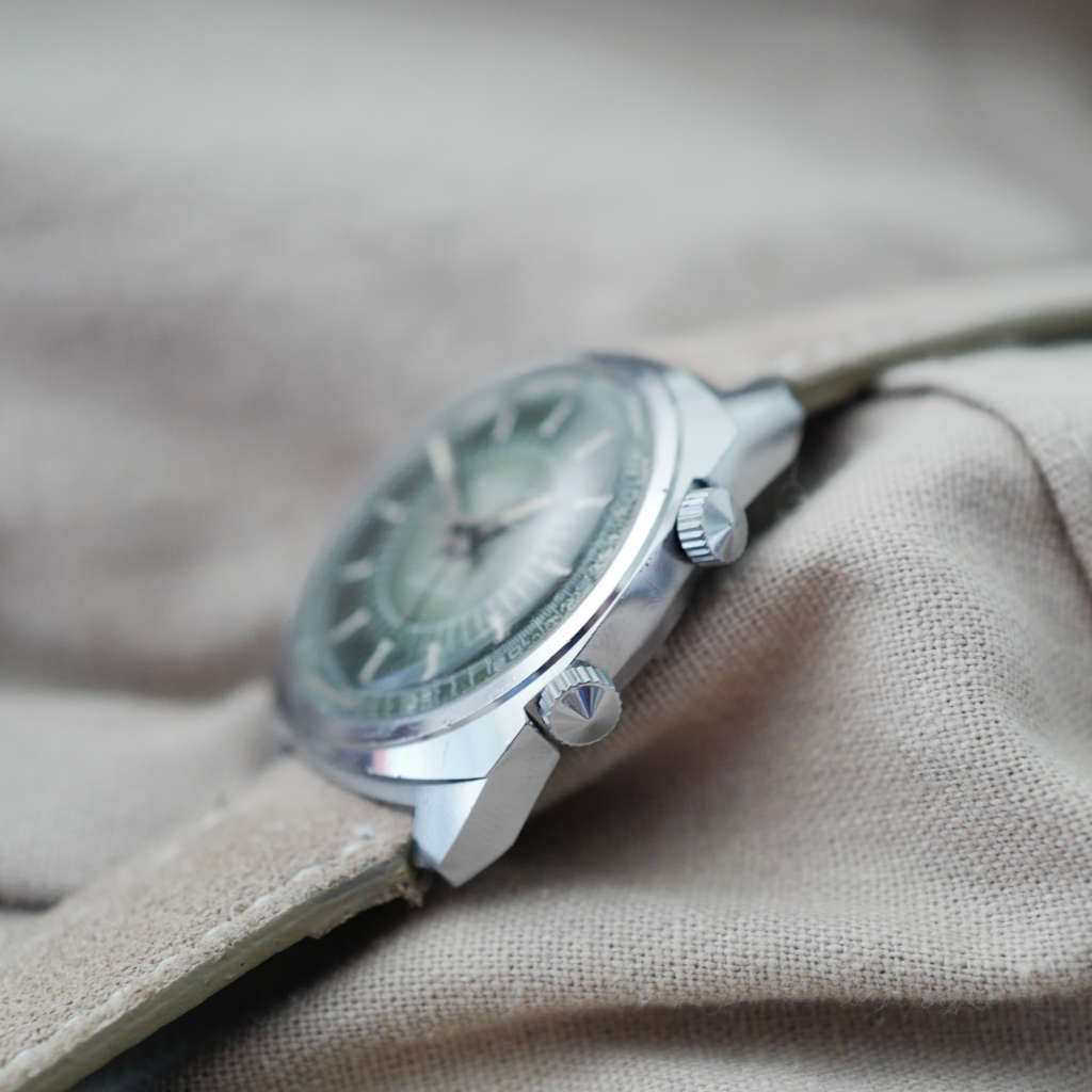 Montre à réveil vintage soviétique URSS Poljot Montre à réveil vintage soviétique URSS Poljot