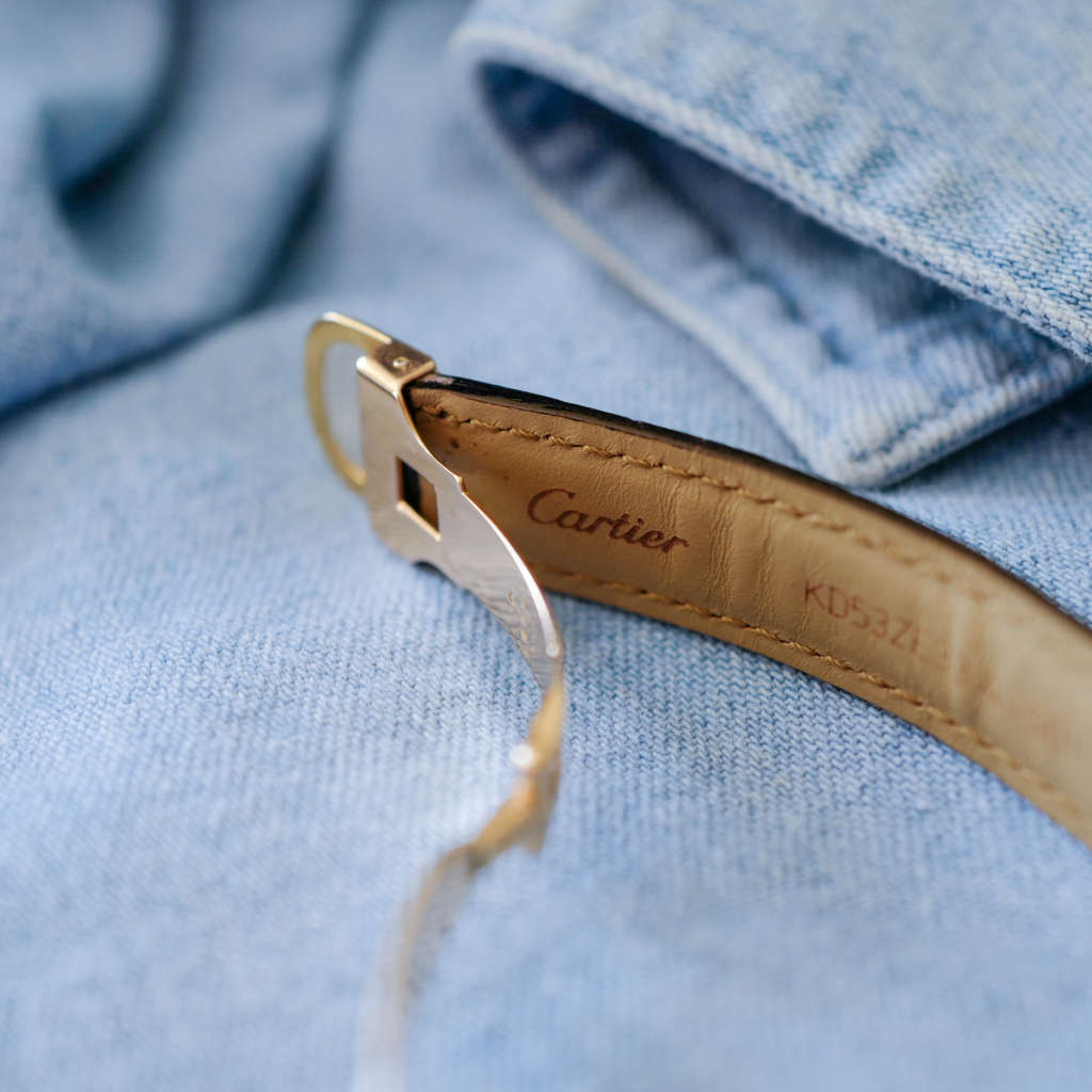 Montre Cartier en or jaune vintage Tank obus