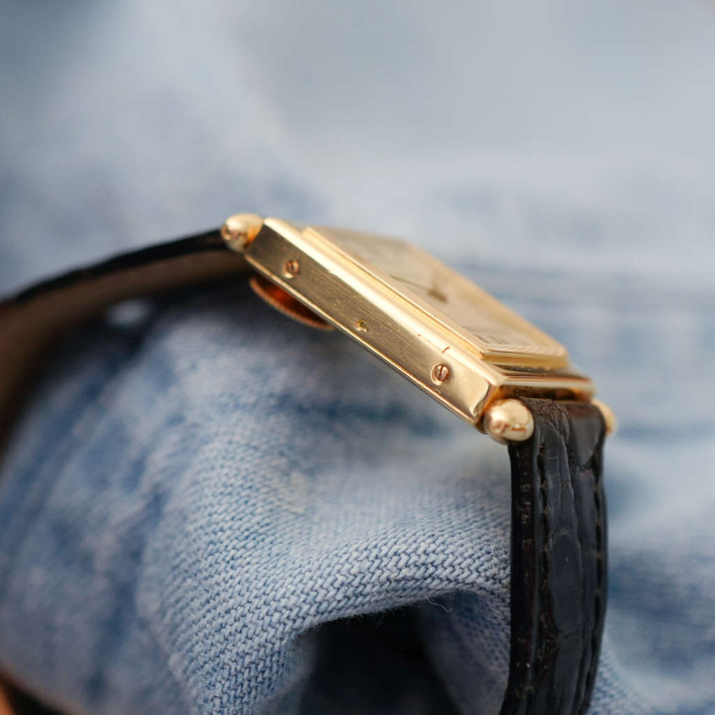 Montre Cartier Tank Obus vintage en or jaune mouvement LeCoultre