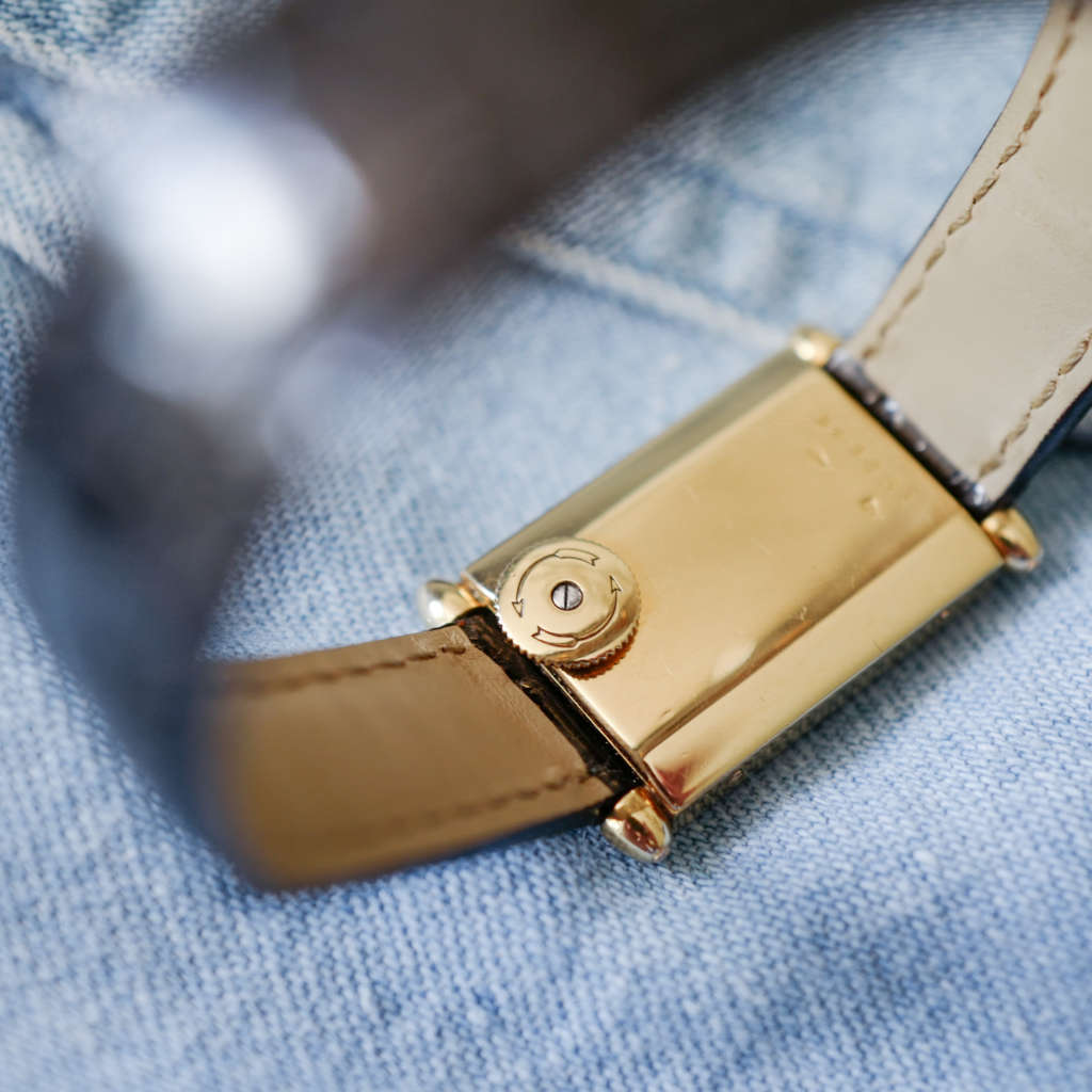 Rare montre Cartier Tank Obus en or jaune