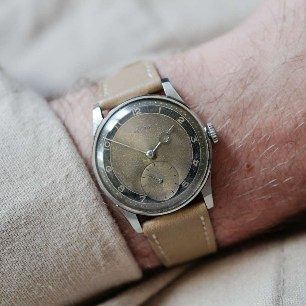 jolie recta militaire cadran Sector vintage Jolie recta militaire cadran Sector vintage