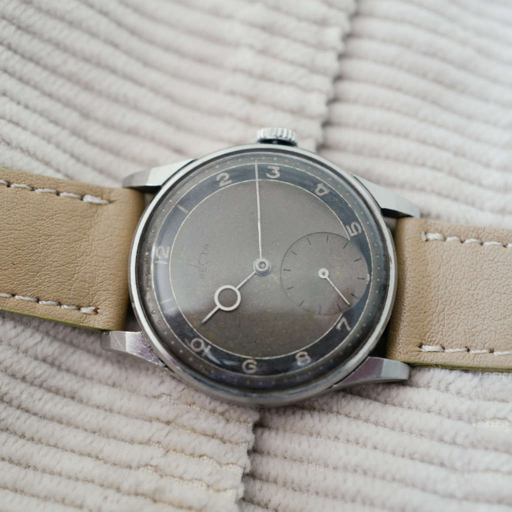 Recta militaire cadran Sector vintage ancienne Recta militaire cadran Sector vintage ancienne