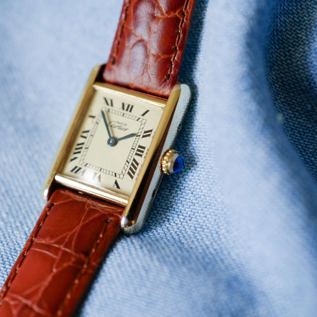 Jolie montre Cartier Tank Must saphir