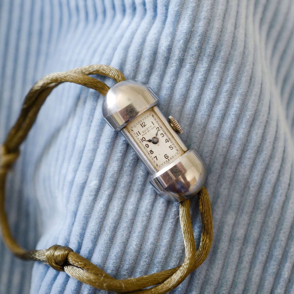 Mini montre art deco cordon satin mécanique