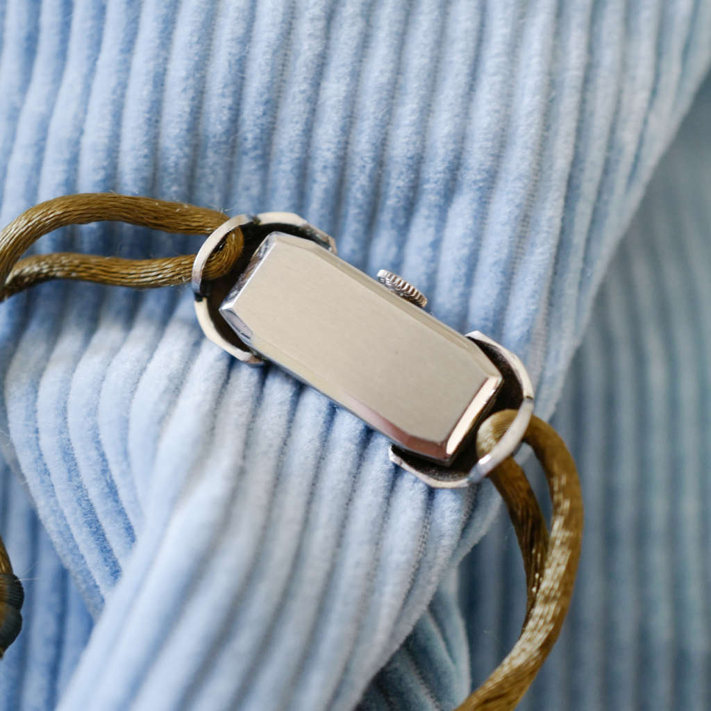 Montre cordon art déco bracelet vintage