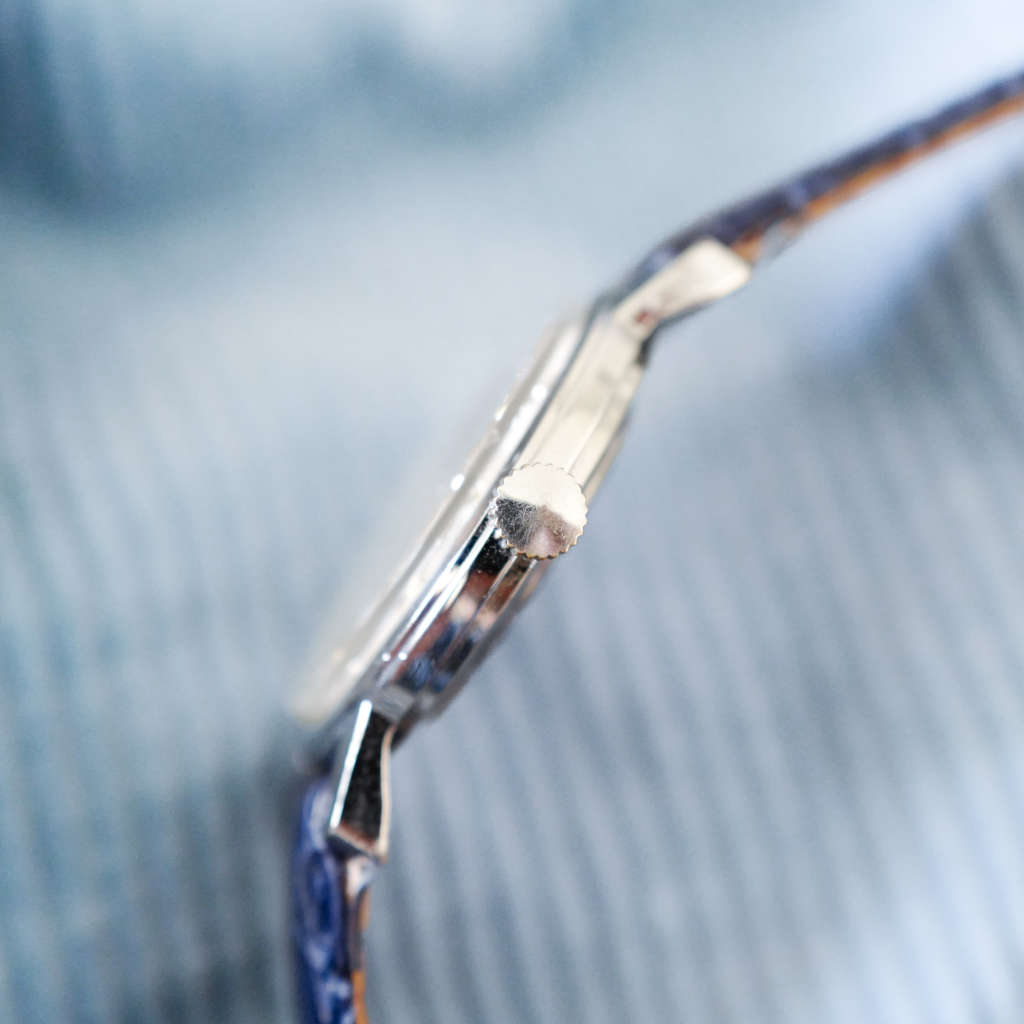 Montre mystère vintage diamants