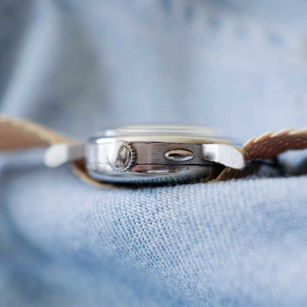 jolie montre pour femme vintage chronographe mono poussoir patine gilt