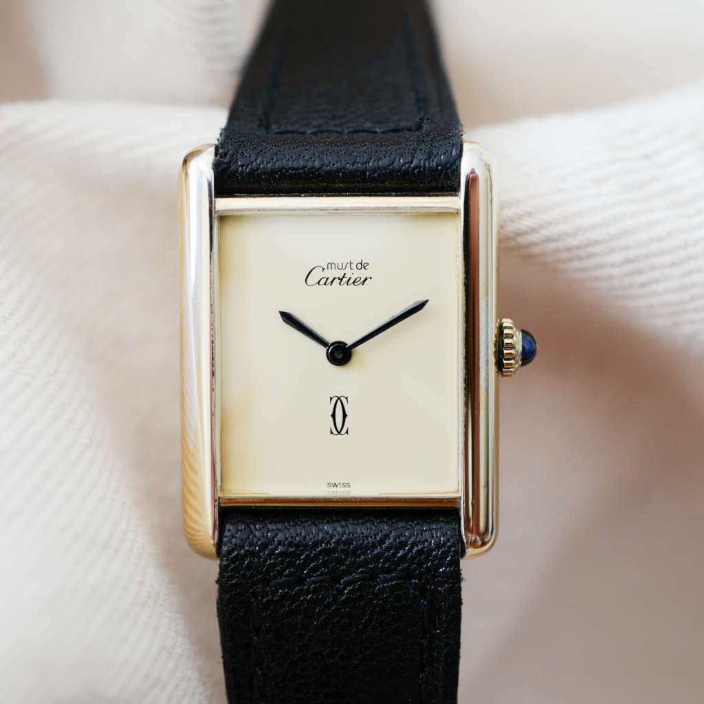 jolie cartier tank must grand modele doree