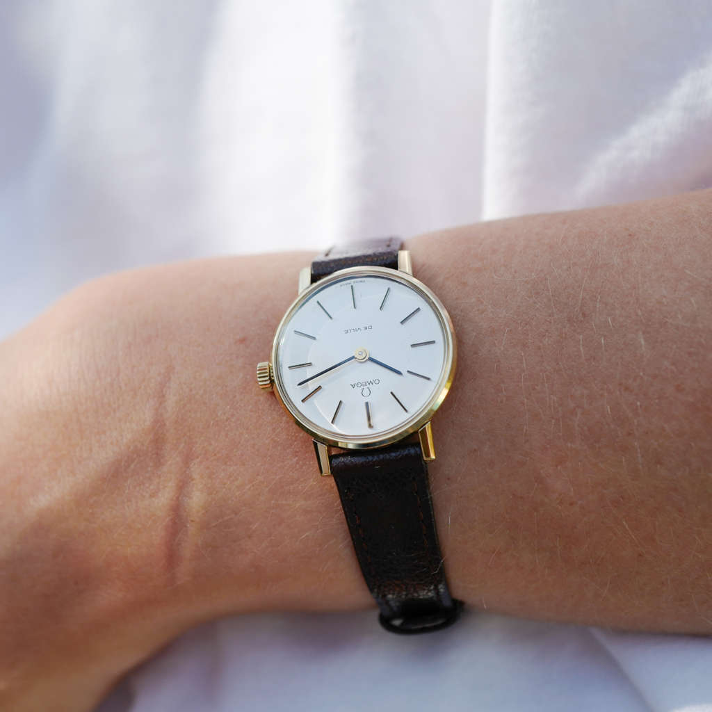 jolie montre vintage omega doree jolie montre vintage omega doree