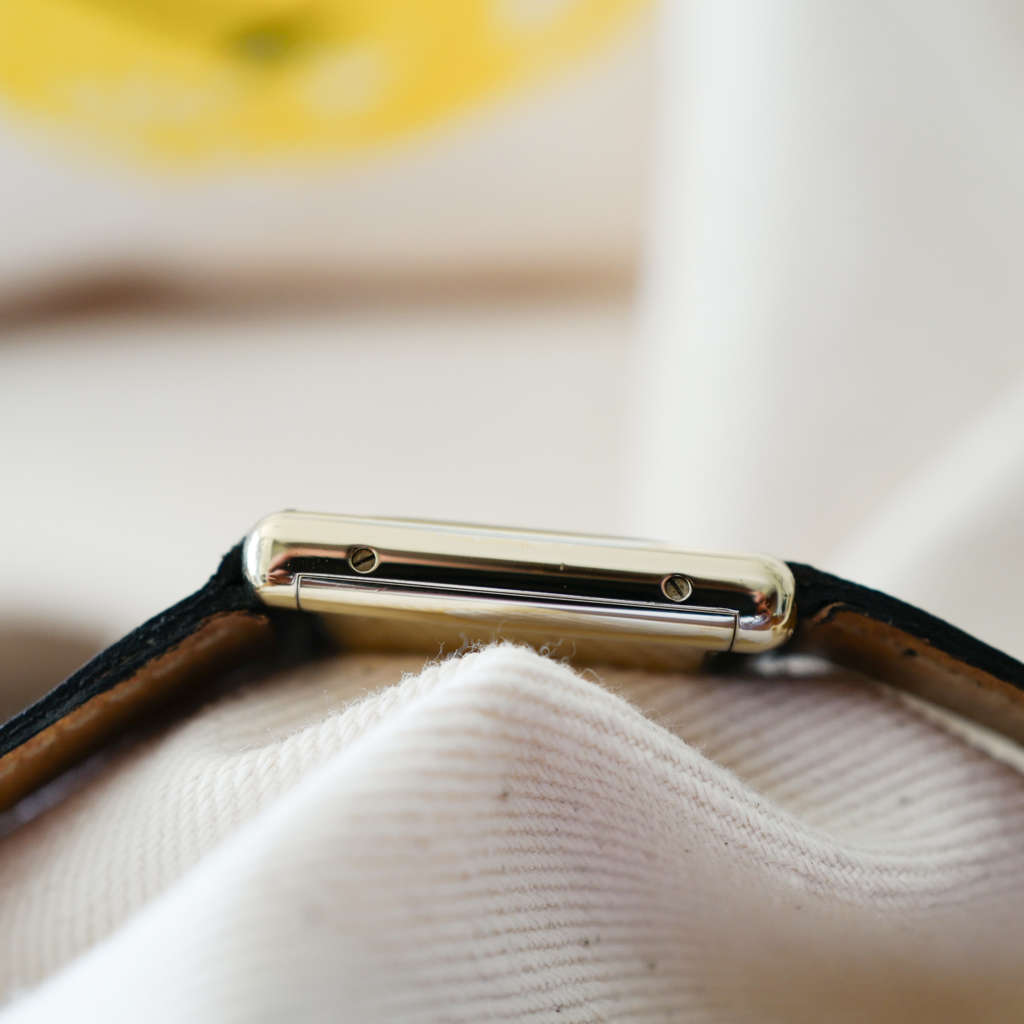 magnifique etat cartier tank must grand modele dore