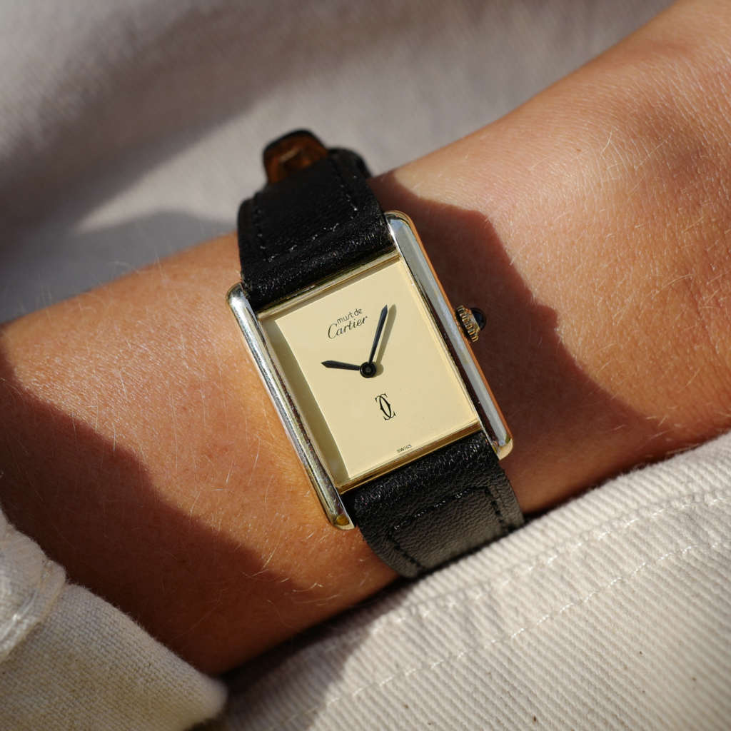 montre vintage cartier tank must ancienne grand modele plaque or cadran creme