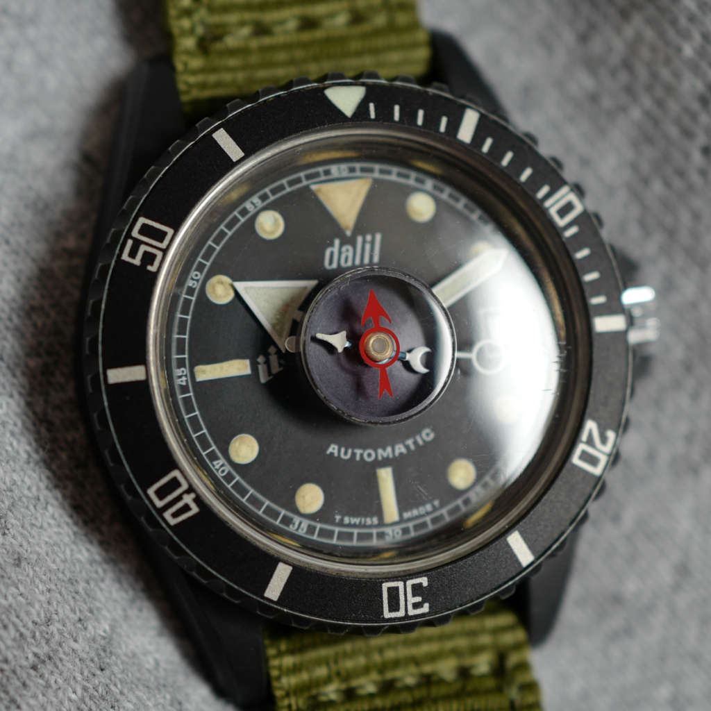 cafe noir les montres montre ancienne vintage dalil monnin case boussole la mecque