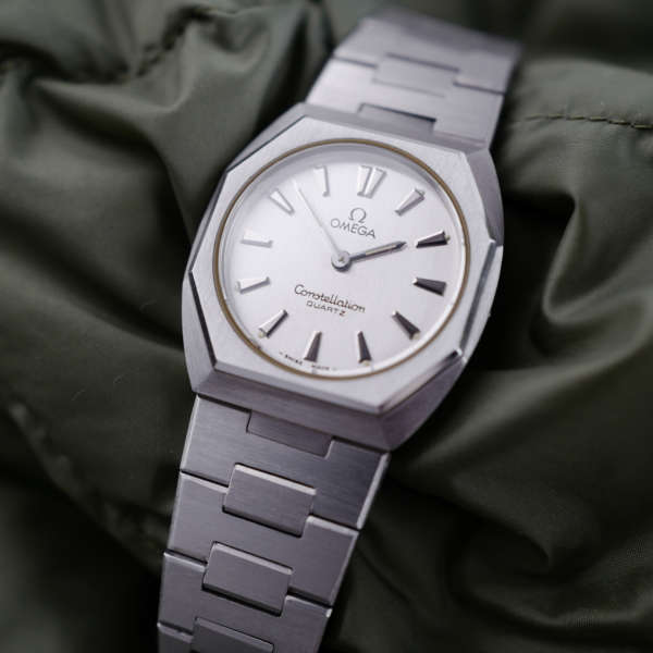 cafe noir les montres es vintage horloger marseille omega femme neuve de stock constellation quartz acier ref 1530 5950007_1