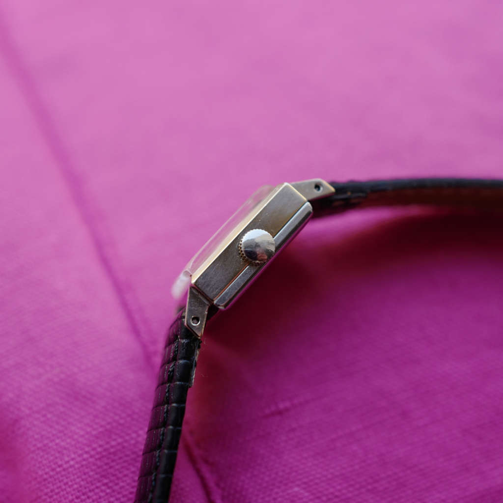 cafe noir les montres vintage horloger marseille zodiac montre femme vintage chic mini carrée bracelet noir