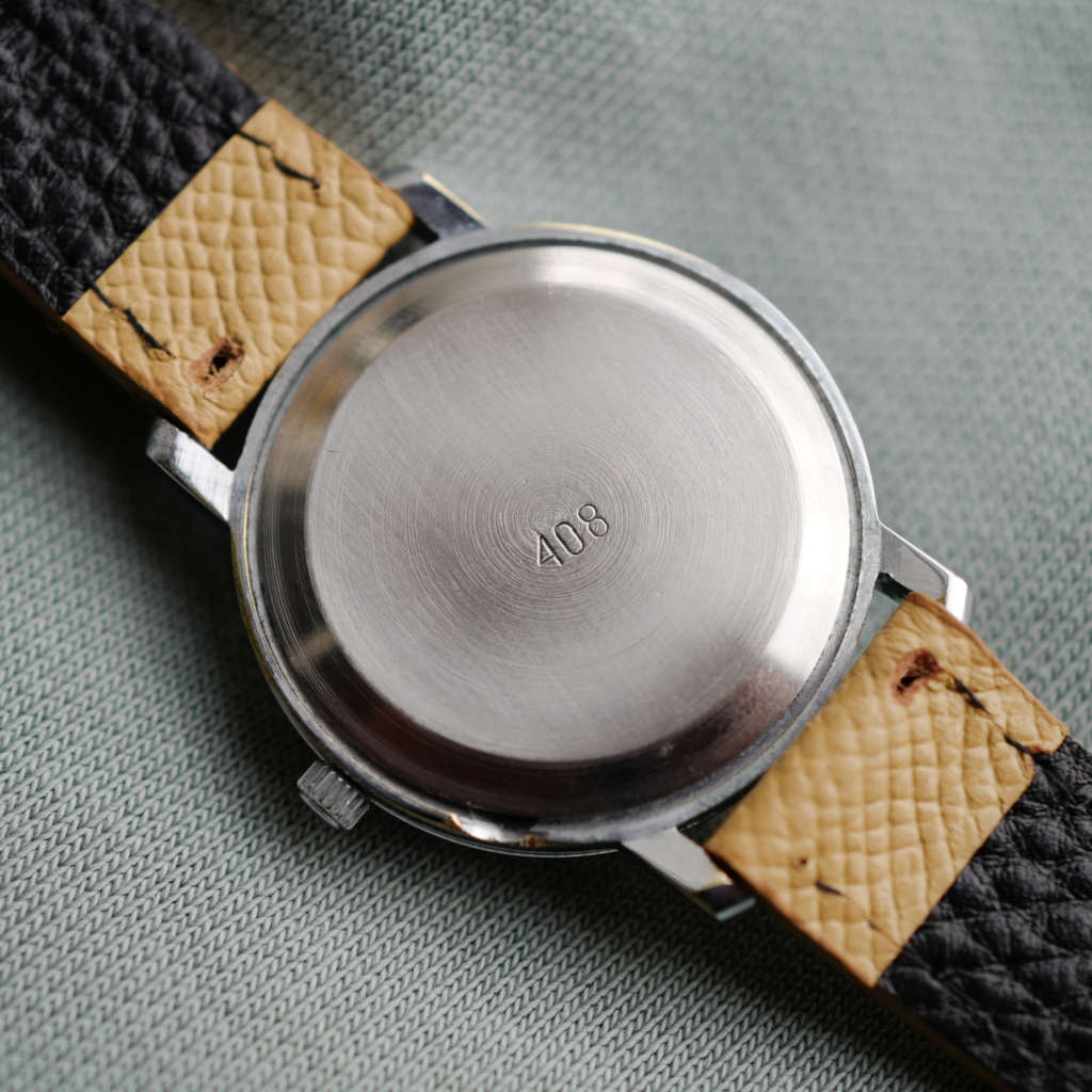 cafe noir montres vintage horloger marseille raketa montre russe copernik copernic neuve de stock bracelet beige histoire russe_1