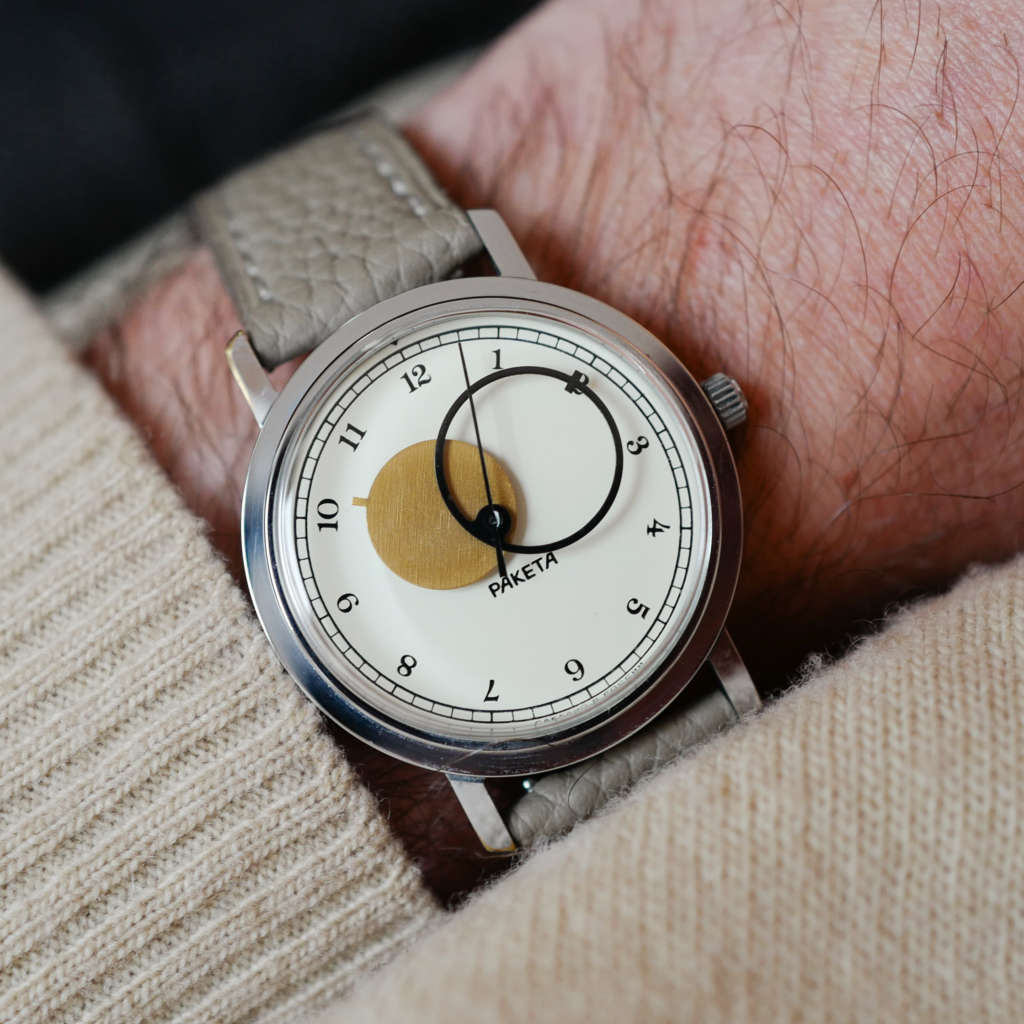 cafe noir montres vintage horloger marseille raketa montre russe copernik copernic neuve de stock_12 cafe noir montres vintage horloger marseille raketa montre russe copernik copernic neuve de stock_1