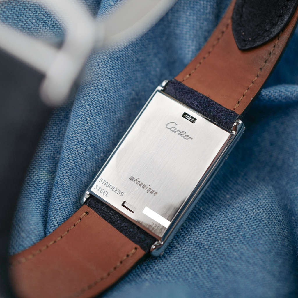 cafe noir montres cartier tank basculante mecanique grand modèle deployante ref 2390