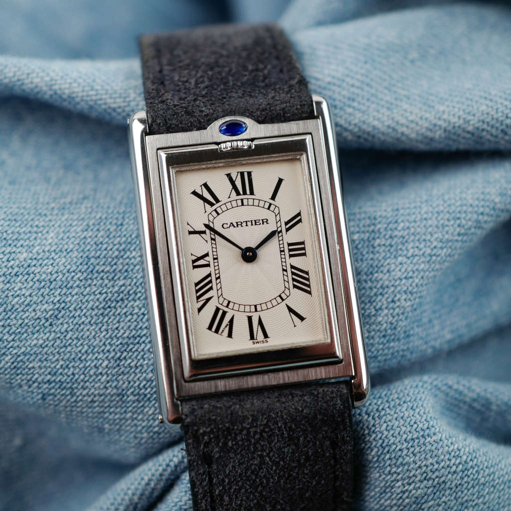 cafe noir montres cartier tank basculante mécanique grand modèle déployante ref 2390
