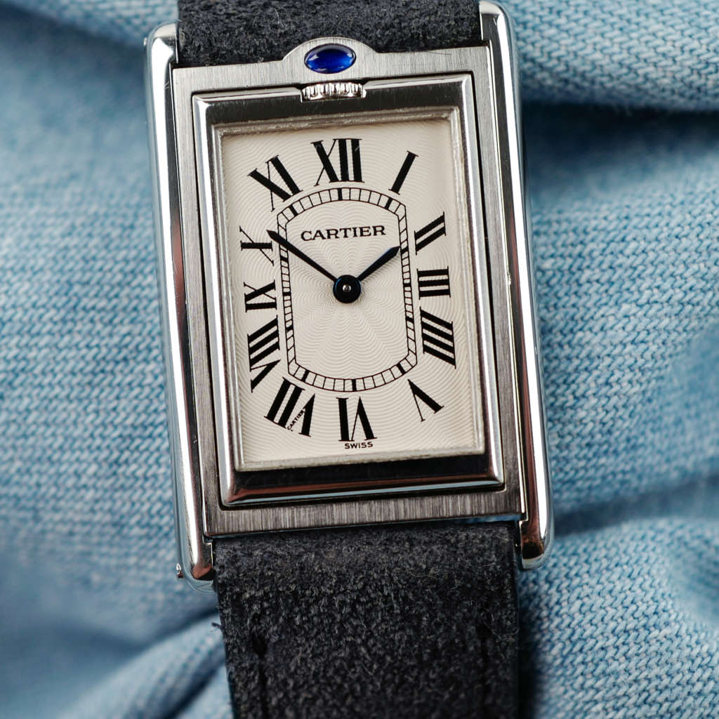 cafe noir montres cartier tank basculante mécanique grand modèle déployante ref 2390