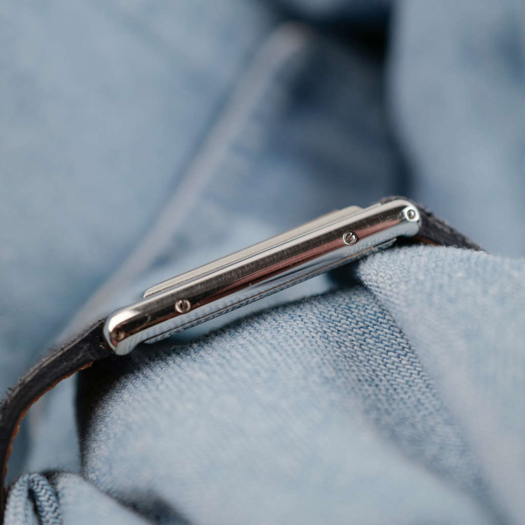 cafe noir montres cartier tank basculante mécanique grand modèle déployante ref 2390