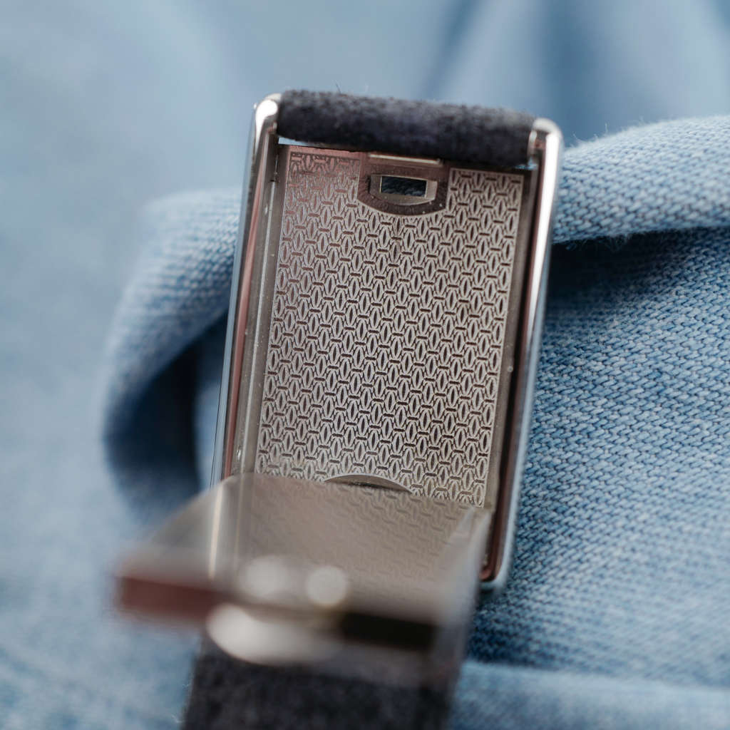 cafe noir montres cartier tank basculante mécanique grand modèle déployante ref 2390